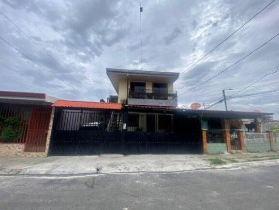 Se vende propiedad con 3 apartamentos en San Rafael Alajuela 25-198 en San Rafael, Alajuela — $220,000