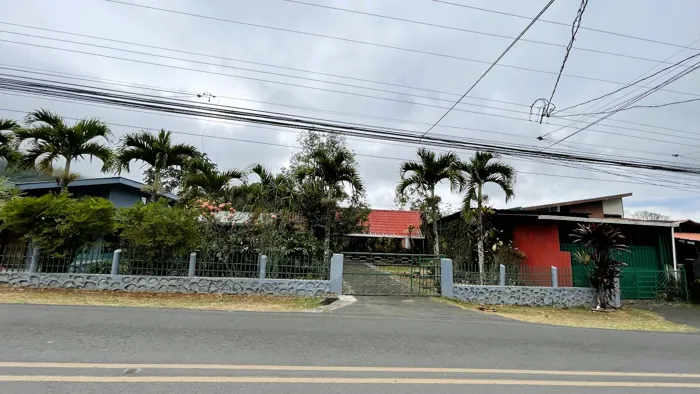 SE VENDE LOTE CON CASA EN ZARAGOZA, PALMARES in Zaragoza, Palmares, Alajuela — $586,000 - Photo 2 of 42