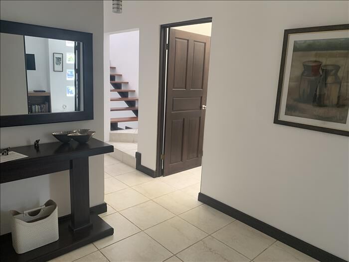 Casa de 2 plantas en Condominio Lomas de Granadilla en Granadilla, Curridabat, San José — ₡ 135 000 000