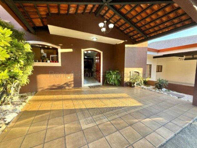 CASA EN VENTA EN SAN FRANCISCO DE HEREDIA en San Francisco, Heredia — ₡ 121 000 000