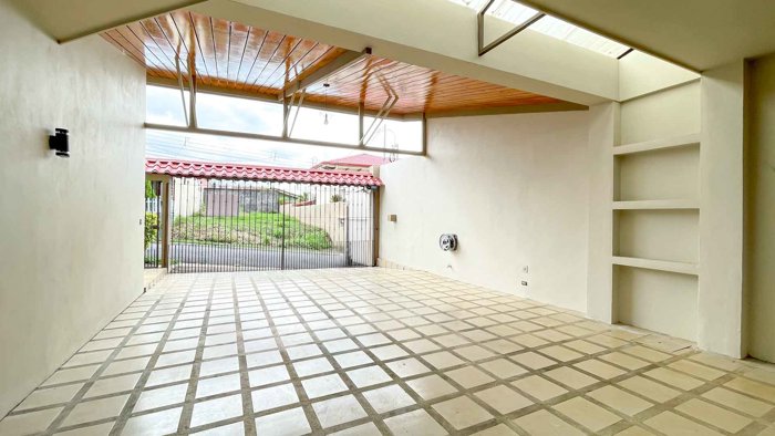 House For Sale In Grecia Costa Rica – Residencial La Guaria in Grecia, Alajuela — ₡ 130 000 000 - Photo 2 of 19