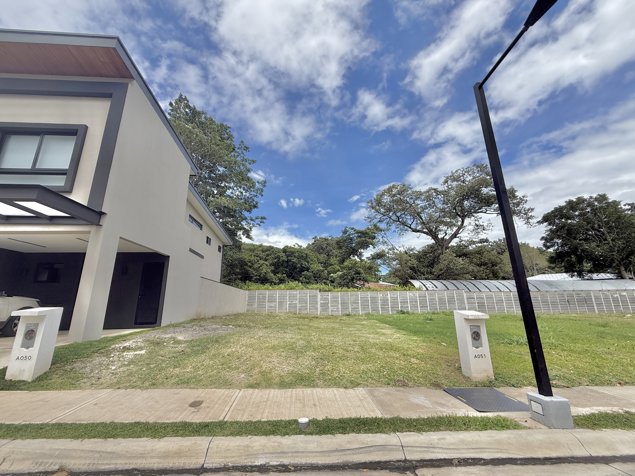 SE VENDE LOTE EN CONDOMINIO, SANTAN ANA URBANO, SAN JOSE in Santa Ana, San José — $110,000 - Photo 3 of 6