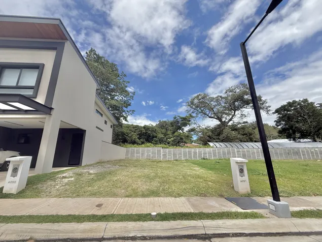 SE VENDE LOTE EN CONDOMINIO, SANTAN ANA URBANO, SAN JOSE en Santa Ana, San José — $110,000 - Foto 3 de 6