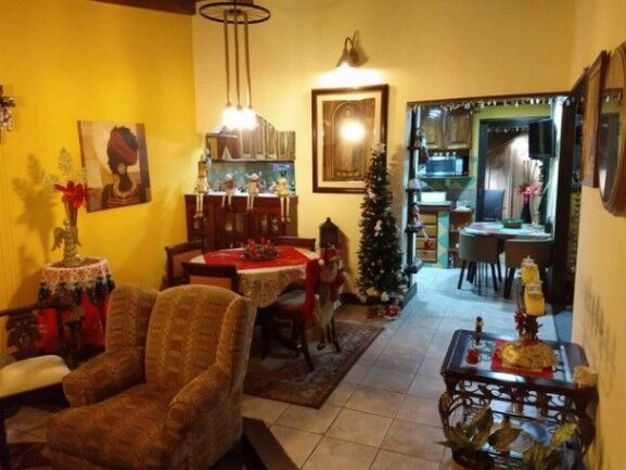 Se vende espaciosa casa con apartamento en Mercedes San José 23-1894 in Mercedes, Montes De Oca, San José — $252,000