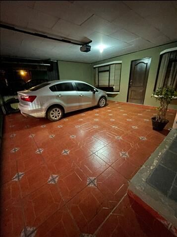 Se vende hermosa casa en residencial  en San Vicente, Moravia, San José — ₡ 85 000 000