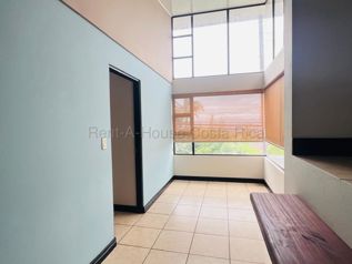 Venta de Elegante Casa con Vista en San Rafael de Heredia #27-223 GS en Ángeles, San Rafael, Heredia — $260,000 - Foto 4 de 11