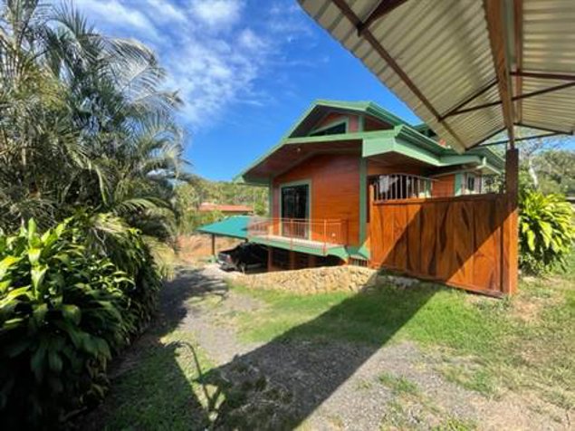 Nueva casa con acabados unicos en area fresca de Atenas en Atenas, Alajuela — $200,000