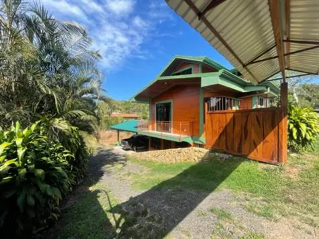 Nueva casa con acabados unicos en area fresca de Atenas en Atenas, Alajuela — $200,000
