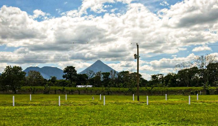 Lotes de 5,000m2 con Vista al Volcán y Financiados con el 20% de prima | 8751-4191 en La Fortuna, San Carlos, Alajuela — ₡ 72 500 000