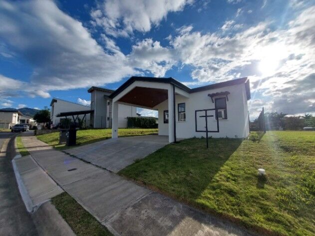 Se vende casa a estrenar con amplio patio en San Rafael de Alajuela  in San Rafael, Alajuela — $189