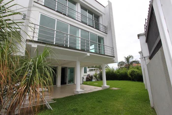 Preciosa casa Contemporanea en Escazu en San Rafael, Escazú, San José — $435,000