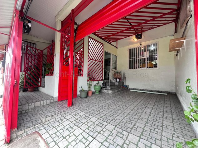Propiedad con 2 casas y 7 habitaciones en venta - San Pablo de Heredia in San Pablo, Barva, Heredia — ₡ 150 000 000
