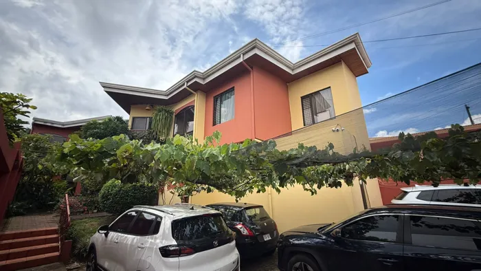 House for Sale with Tenant in San Antonio Belén Heredia in San Antonio, Belén, Heredia — ₡ 125 000 000