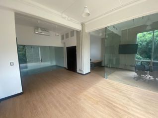 ALQUILO Oficina en el Oficentro PRISMA BUSINESS CENTER en San Rafael, Escazú, San José — $1,600 - Foto 5 de 12
