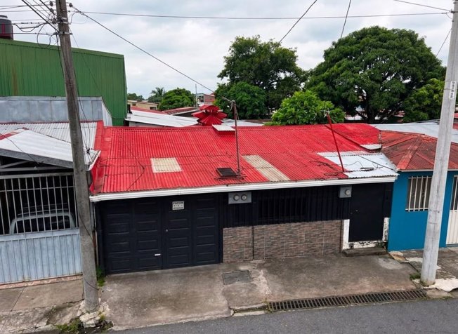 VENTA DE CASA CON USO DE SUELO MIXTO, SAN JOSÉ, TIBÁS in León Xiii, Tibás, San José — ₡ 52 000 000