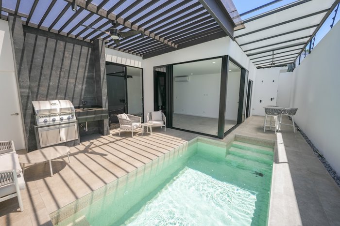 Casa de una Planta con 3 Habitaciones y Piscina en Santa Ana en Pozos, Santa Ana, San José — $550,000 - Foto 3 de 23