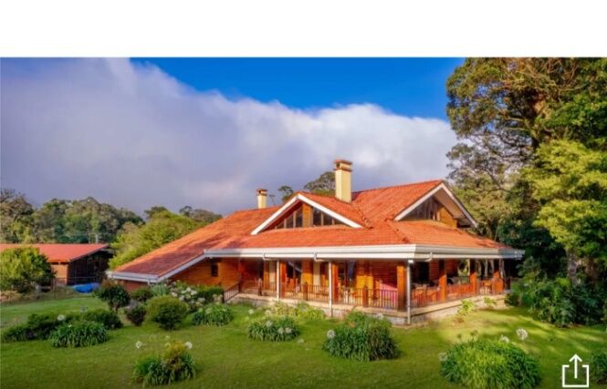 Lujosa y espaciosa casa rústica en El Tirol, San Rafael, Heredia en Ángeles, San Rafael, Heredia — $800,000