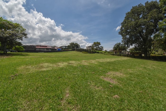 Lote de 1243.47m2 en Condominio La Cañada en San Rafael, Alajuela — $170,000 - Foto 2 de 12