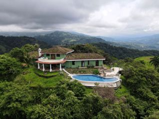 Residencia de Ensueño con Vista al Mar en Vista Mar