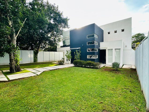 VENTA DE CASA MODERNA, ALAJUELA, OROTINA CENTRO en Orotina, Alajuela — $495,000