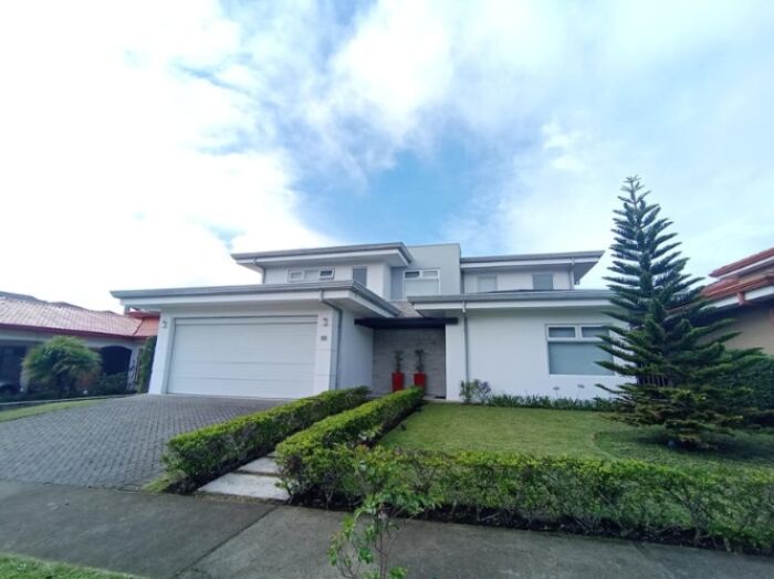 CASA EN VENTA SAN ISIDRO HEREDIA $719.000 COD#25-1931 en San Isidro, Heredia — $719,000