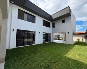 Moderna Casa en Venta en Ulloa Heredia - Photo 3 of 3