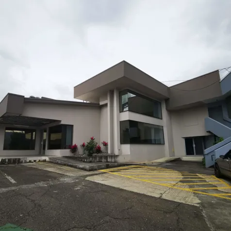 SE ALQUILA EDIFICIO COMERCIAL EN CENTRO EJECUTIVO LA VIRGEN, LA URUCA en Uruca, San José — $4,578 - Foto 2 de 12