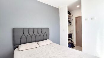 Venta apartamento moderno con balcón y paneles solares en condominio exclusivo 26-874 GS en Colima, Tibás, San José — $169,000 - Foto 4 de 8