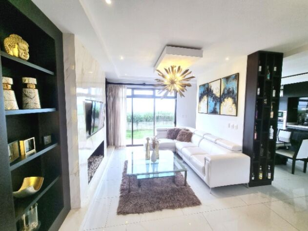 Venta Casa Alajuela Sabanilla 26-646 in Sabanilla, Alajuela — $456,000 - Photo 2 of 24