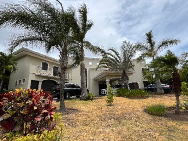 Viva el Lujo y la Exclusividad en el Mejor Condominio del Oeste de San José in Pozos, Santa Ana, San José — $1,750,000