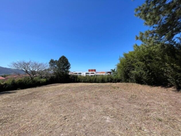VENTA DE TERRENO CON 3 LOTES PLANOS GUACHIPELIN RESIDENCIAL en San Rafael, Escazú, San José — $685,200