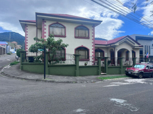 Venta de Casa con ubicación céntrica, zona de Tres Rios en San Rafael, La Unión, Cartago — $300,000