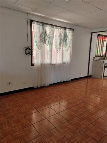 Casa pequeña con amplio lote in Atenas, Alajuela — ₡ 98 000 000