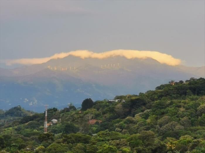 SE VENDE BELLA PROPIEDAD EN BARRIO MERCEDES, ATENAS.  en Mercedes, Atenas, Alajuela — ₡ 120 000 000