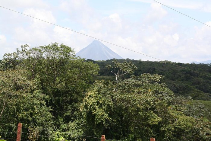 BELLA FINCA LECHERA EN ARENAL in Arenal, Tilarán, Guanacaste — $9,600,000 - Photo 2 of 14