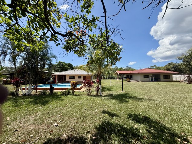 VENTA DE QUINTA CON DOS CASAS Y PISCINA EN LABRADOR DE SAN MATEO in Labrador, San Mateo, Alajuela — $600,000