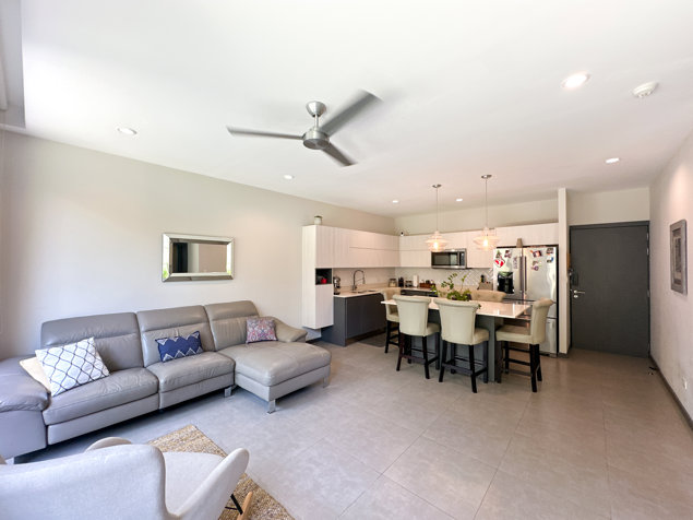 Venta de apartamento con amplio jardín en Brasil de Santa Ana en Brasil, Santa Ana, San José — $220,000