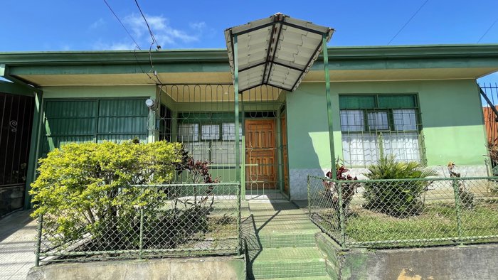 SE VENDE CASA CON POTENCIAL COMERCIAL EN SAN JUAN, SAN RAMÓN en San Ramón, Alajuela — $196,000 - Foto 2 de 14
