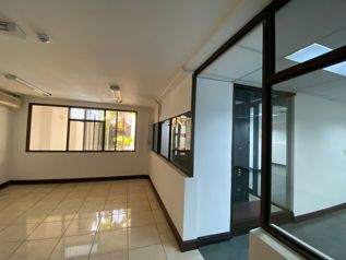 ALQUILER DE EDIFICIO DE OFICINAS, SAN JOSÉ,  SABANA SUR en Mata Redonda, San José — $14,560 - Foto 5 de 19