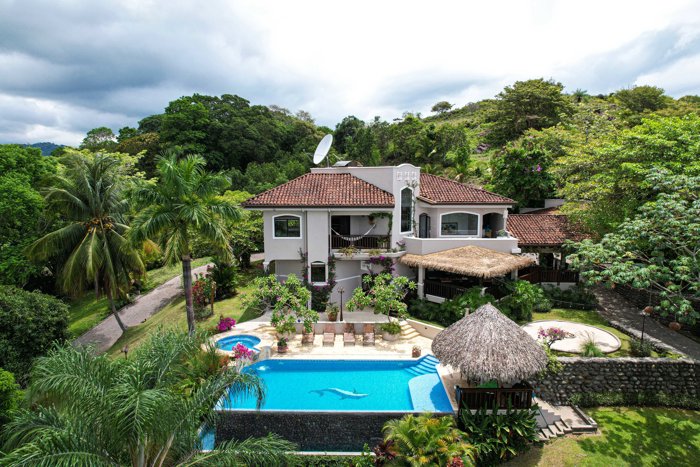 "Villa con Piscina, Árboles Frutales y Entorno Campestre Único" en San Rafael, Esparza, Puntarenas — $1,100,000
