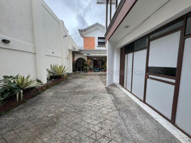 Alquiler de Local Comercial en Barrio Escalante-San José. RAH 26-1613 in Carmen, San José — ₡ 450 000