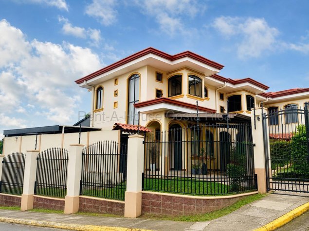 Venta de casa en condominio con terraza y seguridad #27-312 GS in Tirrases, Curridabat, San José — $179,000