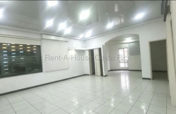 Alquiler de LOCAL COMERCIAL ESQUINERO en Cartago-Occidental. RAH 27-813 in Carmen, Cartago — $2,687 - Photo 2 of 8