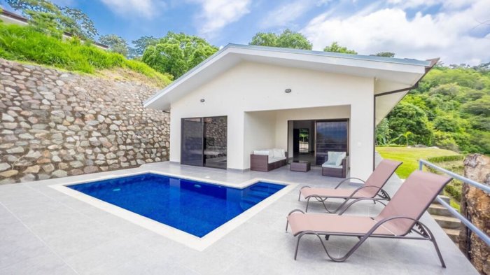 Casa de vacaciones de estilo moderno con grandes vistas en Roca Verde. en Atenas, Alajuela — $455,000
