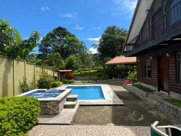 Hermosa cabaña para descanso o inversion in Orosi, Paraíso, Cartago — $310,000,000