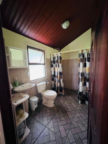 Casa a la venta en Quintas del Trópico, Guápiles en Guápiles, Pococí, Limón — $260,000