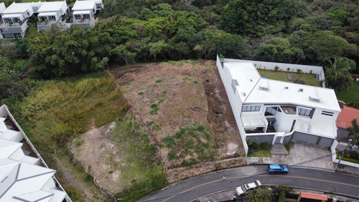 Venta de Amplio Lote de 1.371m2 en Escazú in Escazú, San José — $340,000 - Photo 3 of 6