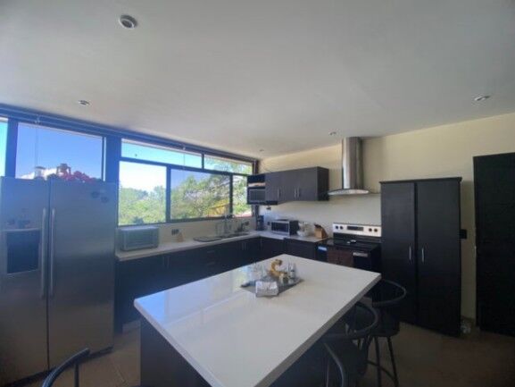 Se vende espaciosa casa con terraza en Ciudad Colón 25-368 in Colón, Mora, San José — $340,000