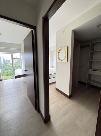 APARTAMENTO FULL AMUEBLADO EN ALQUILER – PISO 14, LA URUCA. en Uruca, San José — $1,300 - Foto 2 de 5