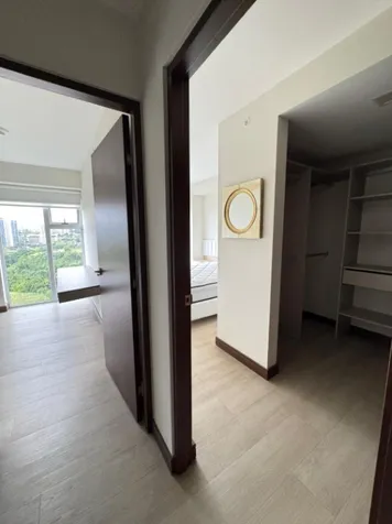 APARTAMENTO FULL AMUEBLADO EN ALQUILER – PISO 14, LA URUCA. en Uruca, San José — $1,300 - Foto 2 de 5